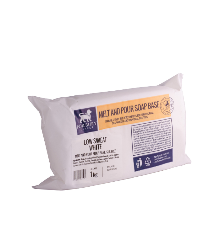 Bază de săpun Low Sweat White (700 x 800 px) (3) Baza de săpun Low Sweat White este o bază melt & pour albă, opacă, concepută pentru a reduce transpirația săpunului în medii umede. Este ideală pentru crearea de săpunuri personalizate, deoarece nu formează picături de apă pe suprafață și oferă o textură netedă și uniformă.