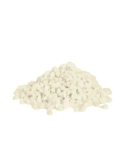 În fabricarea lumânărilor, ceara albă de albine oferă o ardere curată, fără fum sau reziduuri toxice. Este preferată pentru lumânările decorative și aromaterapie, deoarece reține bine parfumul și culoarea.